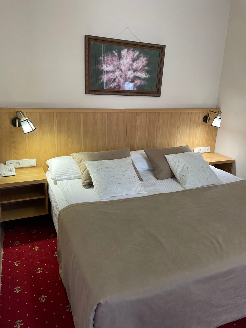 Кровать king size.