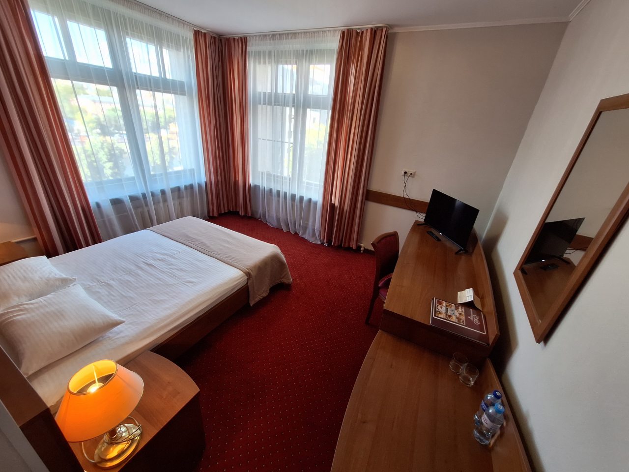 Вид номера сбоку.