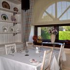 Уютный столик ресторана.