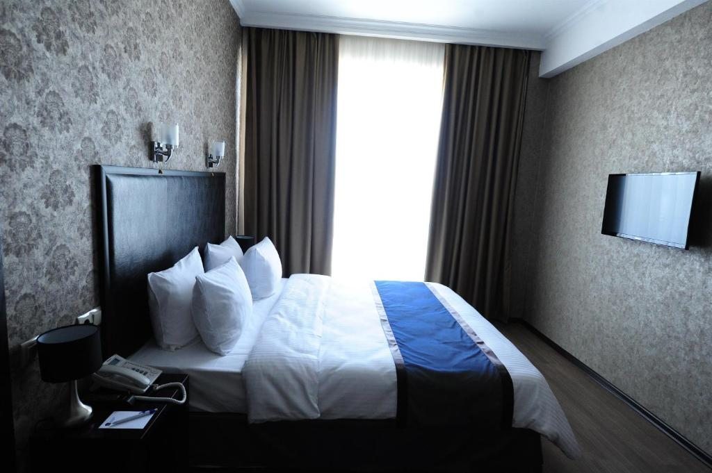 Двухместный (Номер Делюкс с кроватью размера «king-size») отеля Best Western Tbilisi, Тбилиси