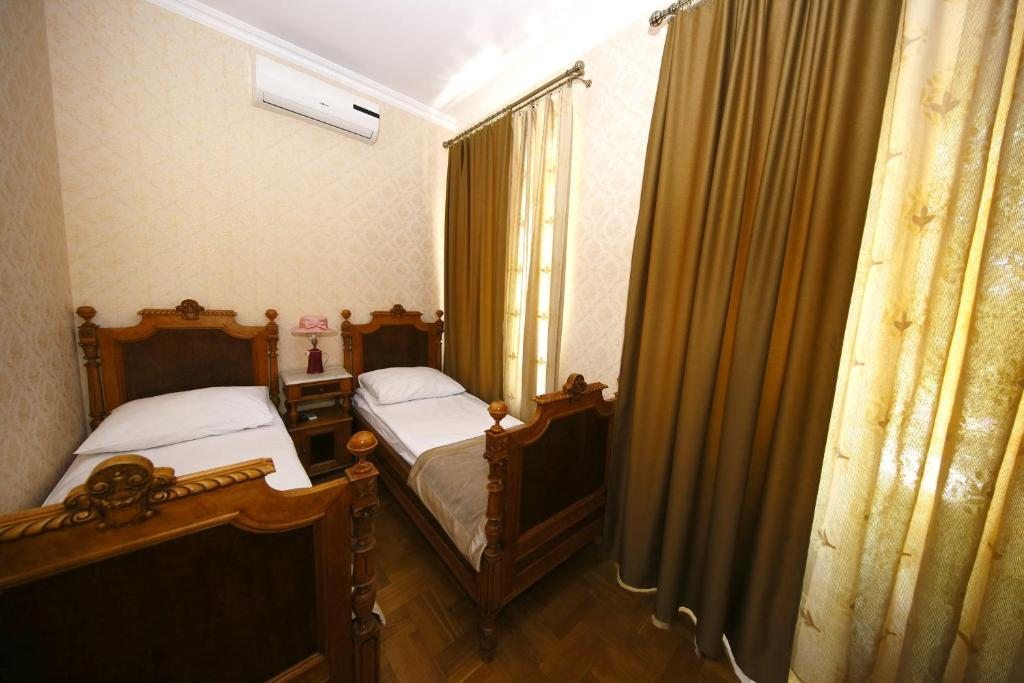 Двухместный (Двухместный номер Делюкс с 2 отдельными кроватями и балконом) отеля Bloom, Тбилиси