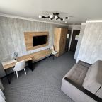 De Luxe (Де Люкс), Гостиница Олимп