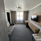 De Luxe (Де Люкс), Гостиница Олимп