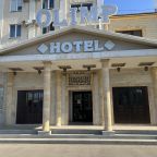 Вход в гостиницу