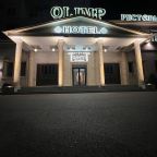 Вход в гостиницу