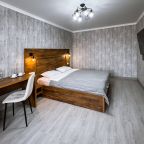 De Luxe (Де Люкс), Гостиница Олимп