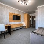 De Luxe (Де Люкс), Гостиница Олимп