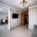 De Luxe (Де Люкс), Гостиница Олимп