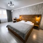 De Luxe (Де Люкс), Гостиница Олимп