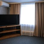 De Luxe (Де Люкс), Гостиница Олимп