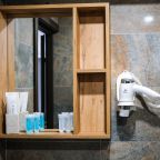 De Luxe (Де Люкс), Гостиница Олимп