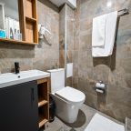 De Luxe (Де Люкс), Гостиница Олимп