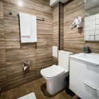 De Luxe (Де Люкс), Гостиница Олимп