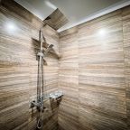 De Luxe (Де Люкс), Гостиница Олимп