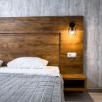 De Luxe (Де Люкс), Гостиница Олимп