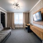 De Luxe (Де Люкс), Гостиница Олимп