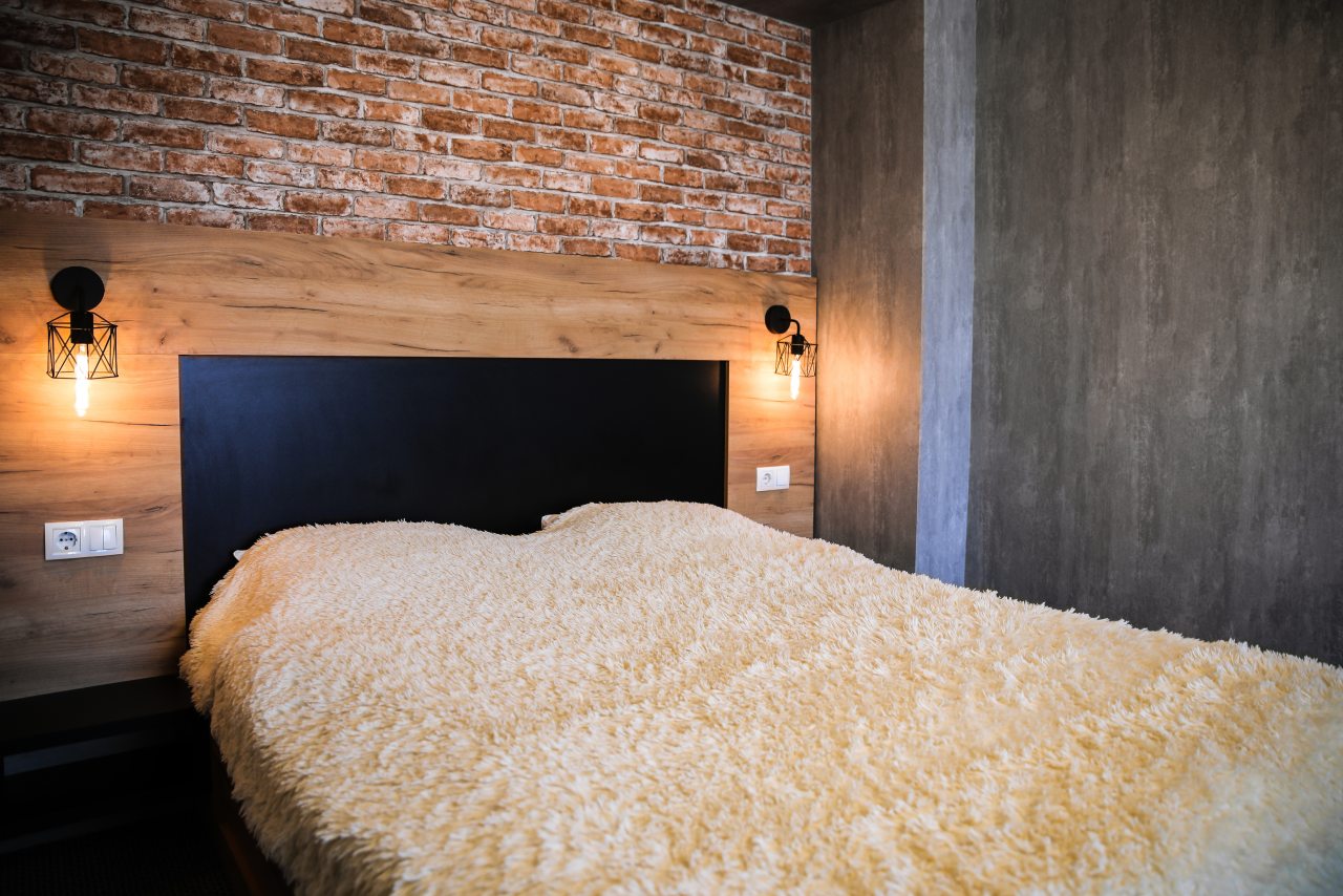 De Luxe (Де Люкс), Гостиница Олимп