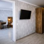 De Luxe (Де Люкс), Гостиница Олимп