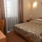 Одноместный, Отель Пятый угол