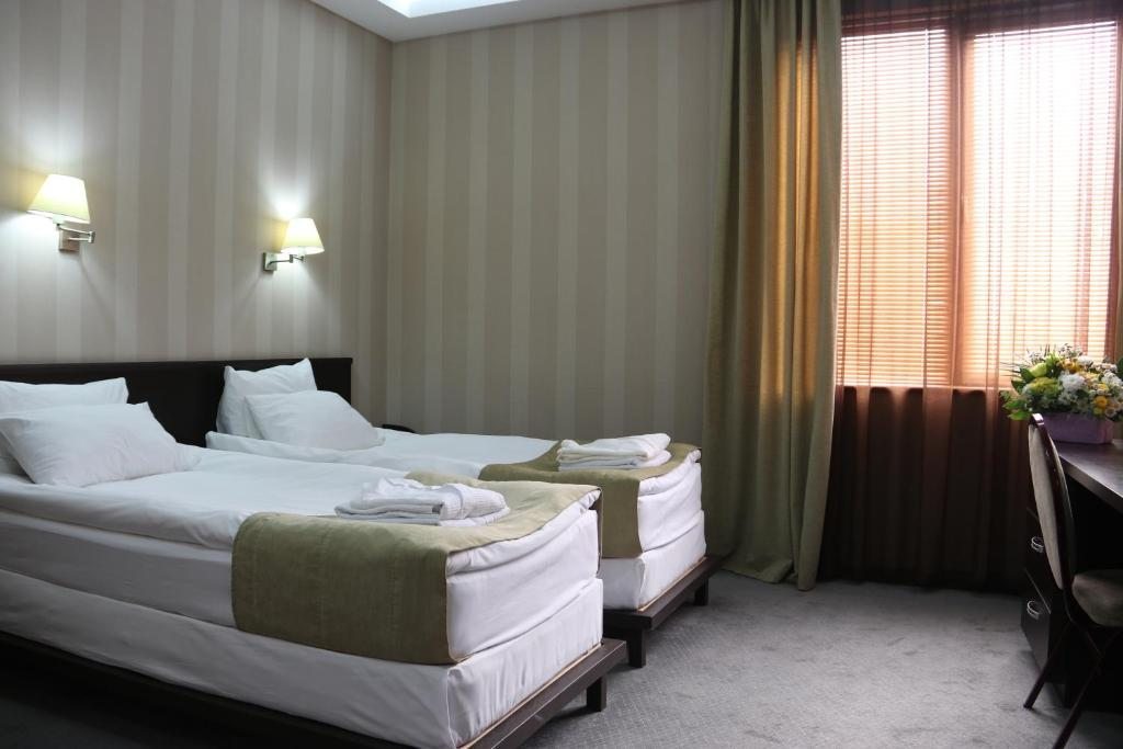 Двухместный (Стандартный двухместный номер с 2 отдельными кроватями) отеля D'Plaza, Тбилиси