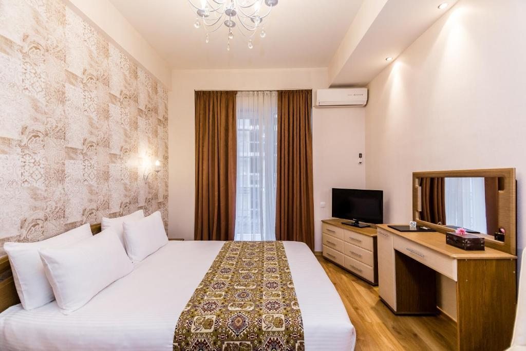 Двухместный (Улучшенный двухместный номер с 1 кроватью) отеля Diamond, Тбилиси