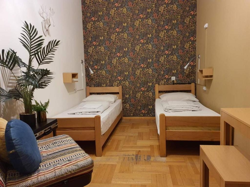 Двухместный (Двухместный номер с 2 отдельными кроватями) хостела Envoy, Тбилиси