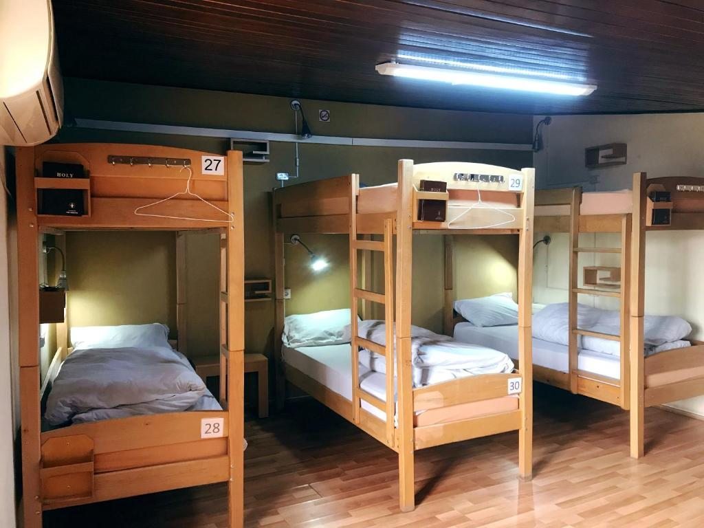 Номер (Кровать в общем 6-местном номере для мужчин и женщин) хостела Envoy, Тбилиси