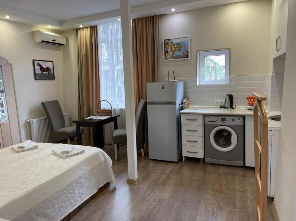 Апартаменты (Апартаменты-студио) гостевого дома на Асатиани, Тбилиси