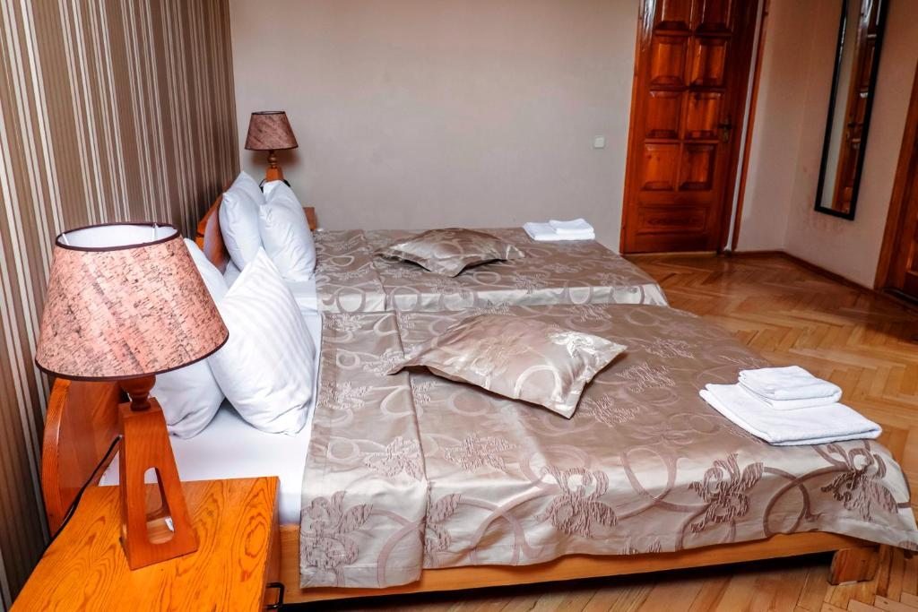 Двухместный (Стандартный двухместный номер с 2 двуспальными кроватями) отеля Georgian House, Тбилиси