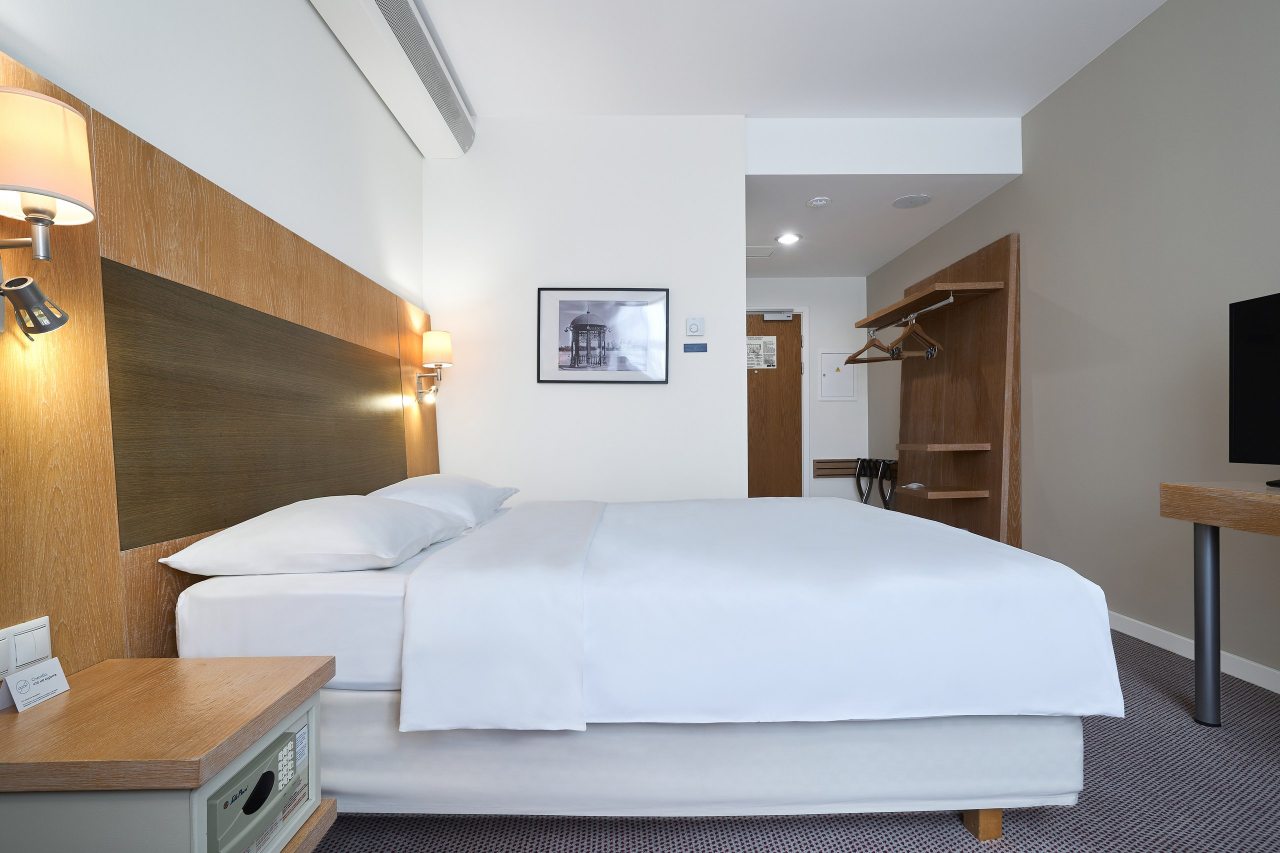 Двухместный (Стандарт с 1 двуспальной кроватью), Cosmos Ekaterinburg Hotel