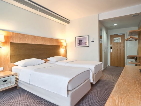 Фотография номера гостиницы Cosmos Yekaterinburg Hotel