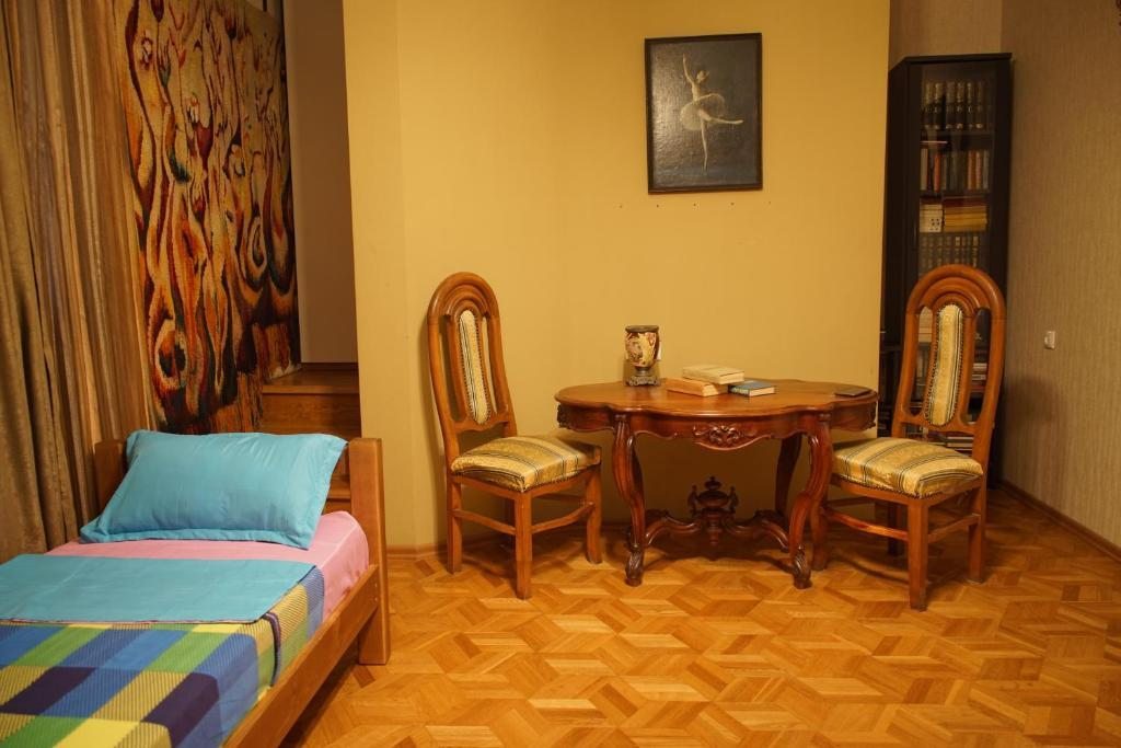 Четырехместный (Четырехместный номер «Комфорт») гостевого дома 20, Тбилиси
