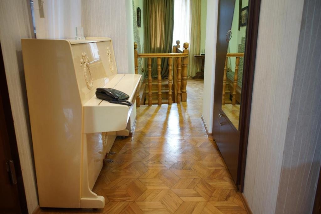 Трехместный (Классический трехместный номер) гостевого дома 20, Тбилиси
