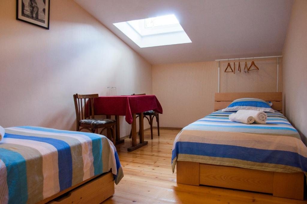 Двухместный (Двухместный номер с 2 отдельными кроватями и общей ванной комнатой) гостевого дома Марьель, Тбилиси