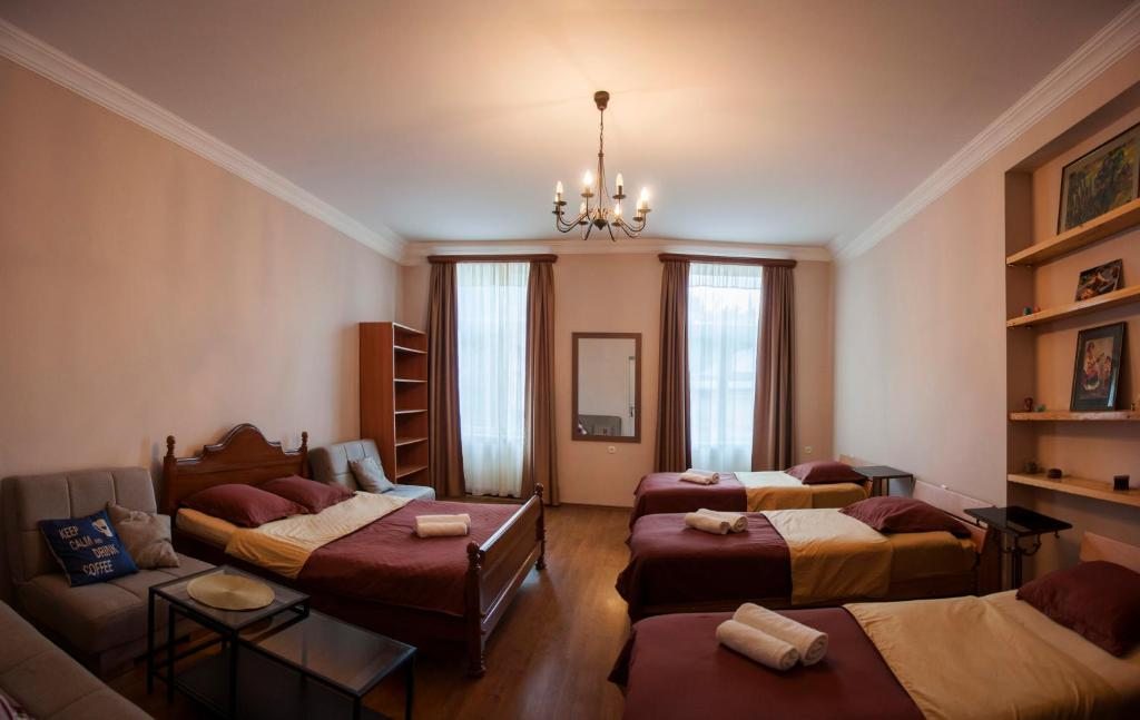 Семейный (Семейный номер с общей ванной комнатой) гостевого дома Марьель, Тбилиси