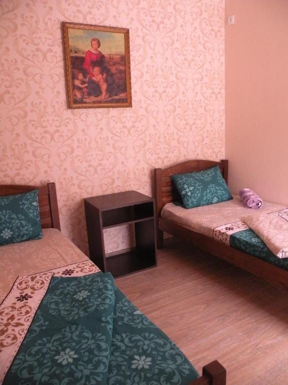 Двухместный (Двухместный номер с 2 отдельными кроватями и ванной) гостевого дома Nice, Тбилиси