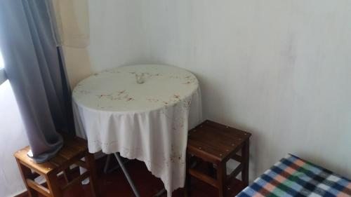 Четырехместный (Четырехместный номер с общей ванной комнатой) гостевого дома Nise, Тбилиси