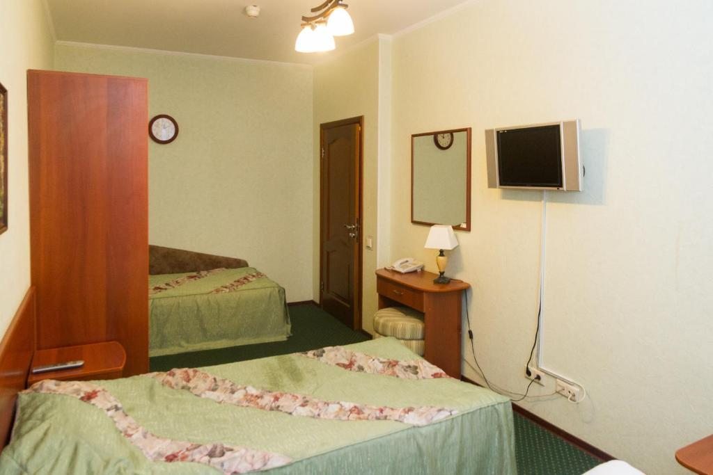 Двухместный (Стандартный номер с 2 отдельными кроватями и общей ванной комнатой) гостевого дома Старая деревня, Санкт-Петербург