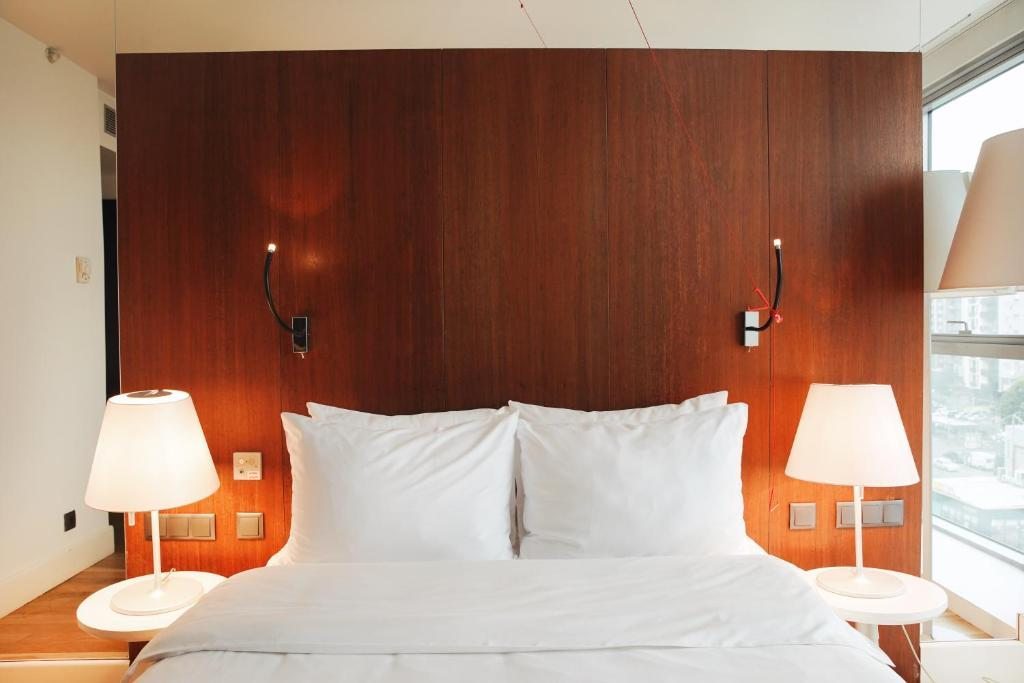 Двухместный (Номер с кроватью размера «king-size» - Ванна подходит для гостей с ограниченными физическими возможностями - Для некурящих) отеля Holiday Inn Тбилиси