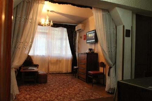 Двухместный (Двухместный номер с 2 отдельными кроватями и общей ванной комнатой) семейного отеля Happiness, Тбилиси