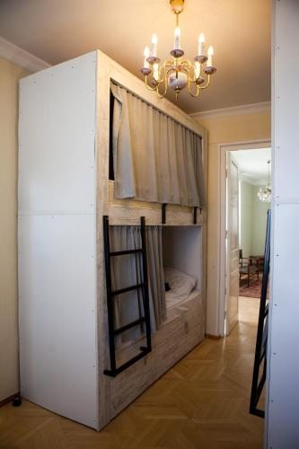 Номер (Спальное место на двухъярусной кровати в общем номере для мужчин и женщин) хостела Mountain 13, Тбилиси