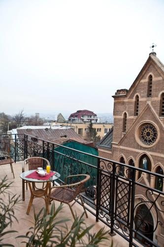 Сьюит (Полулюкс с террасой) отеля Сити, Тбилиси