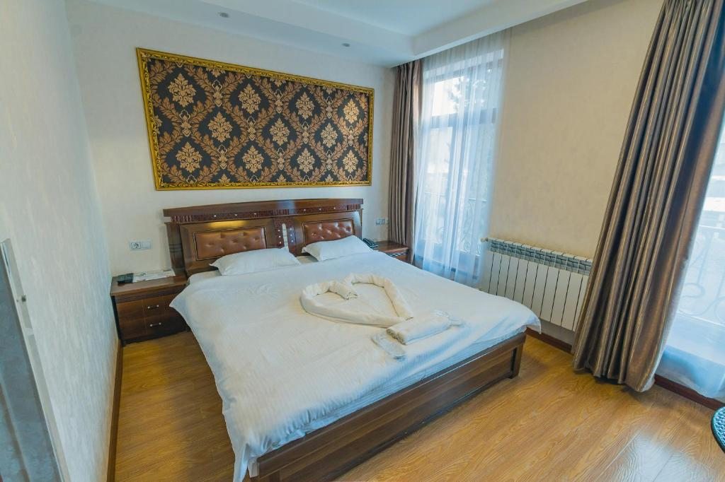 Двухместный (Улучшенный двухместный номер с 1 кроватью или 2 отдельными кроватями) отеля Гарден Хаус, Тбилиси