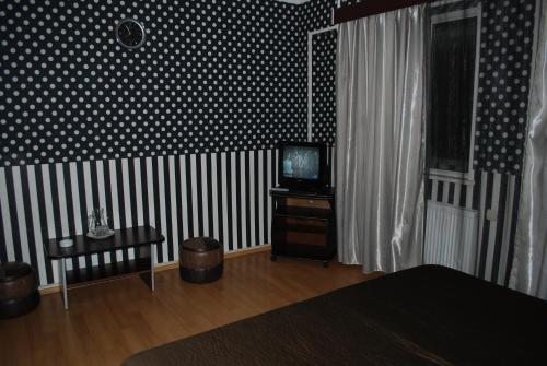 Номер (Односпальная кровать в общем номере с 6 кроватями) отеля Georgia 444, Тбилиси
