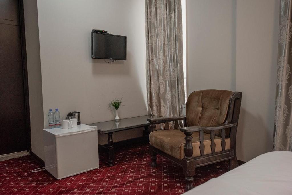 Двухместный (Улучшенный двухместный номер с 1 кроватью) отеля GNG, Тбилиси
