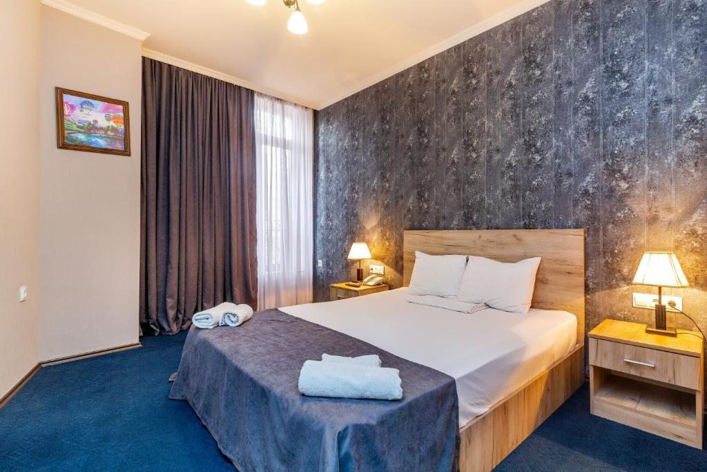 Двухместный (Улучшенный двухместный номер с 1 кроватью) отеля Marlyn, Тбилиси