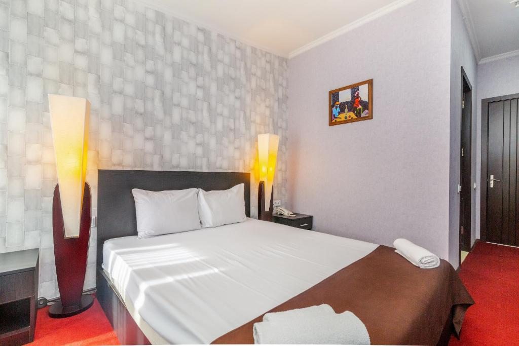 Двухместный (Улучшенный двухместный номер с 1 кроватью) отеля Marlyn, Тбилиси