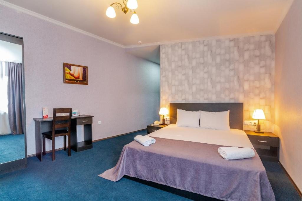 Двухместный (Номер Делюкс с кроватью размера «king-size») отеля Marlyn, Тбилиси