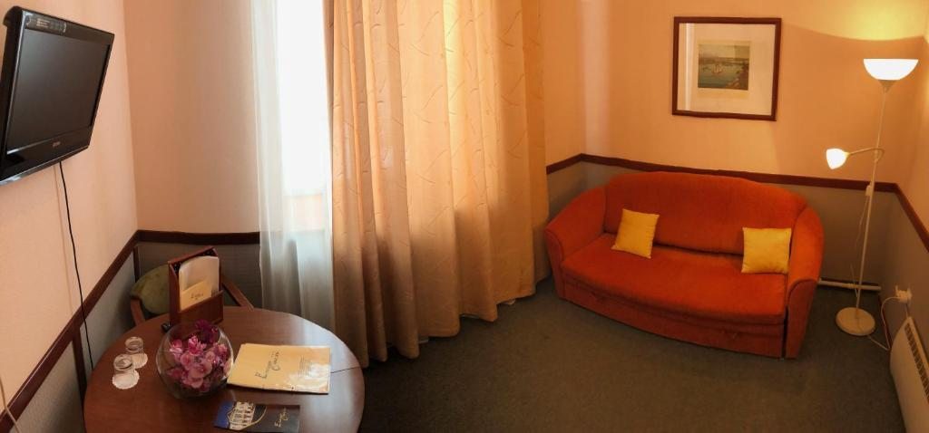 Апартаменты (Улучшенные апартаменты с 1 спальней) отеля Елизар-Отель, Санкт-Петербург