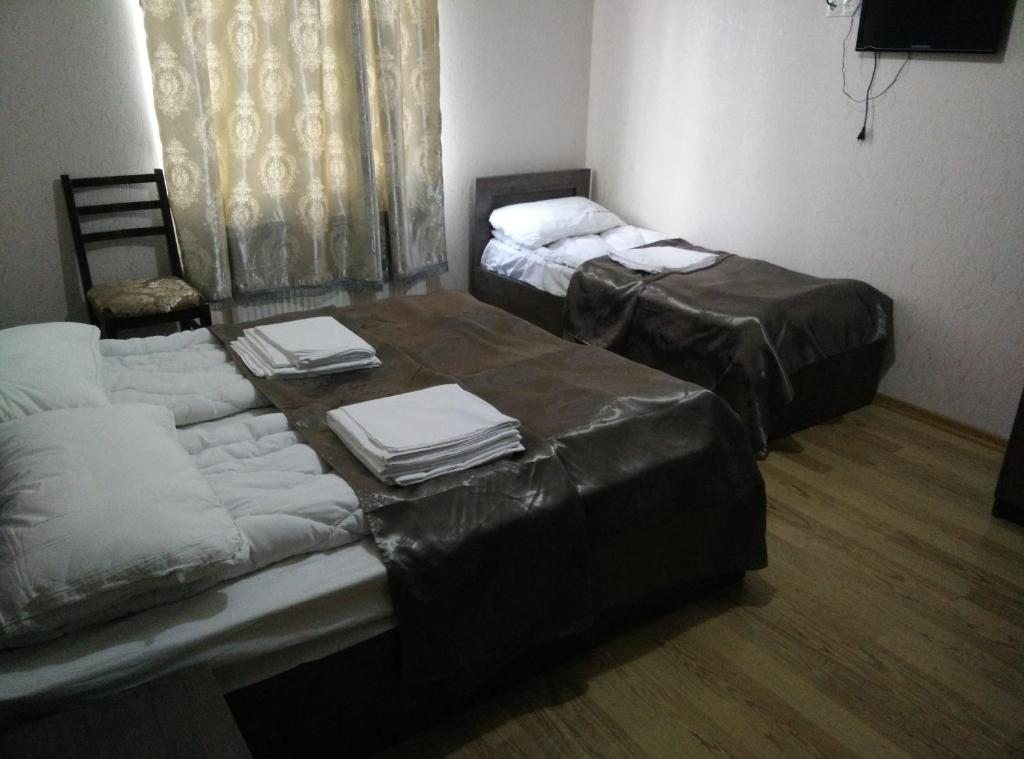 Трехместный (Трехместный номер «Комфорт» с душем) отеля Мимино, Тбилиси